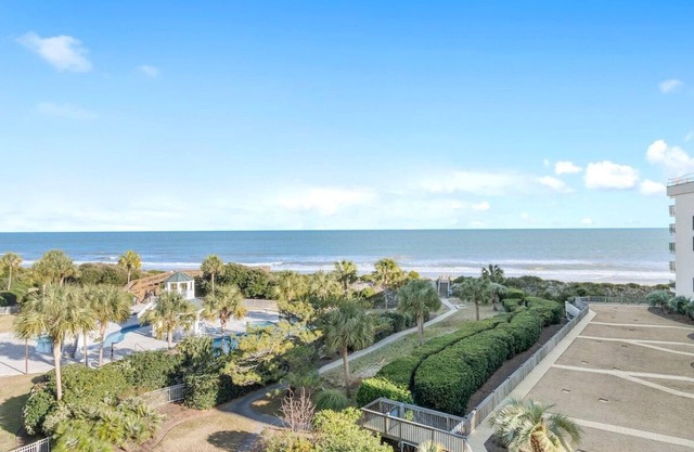 Beautiful Bridgewater Oceanfront 2 Bedroom Suite
