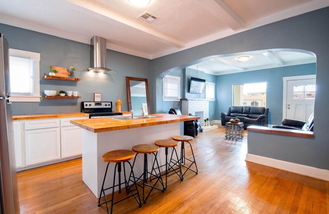 Beautiful bungalow located in the heart of El Paso
