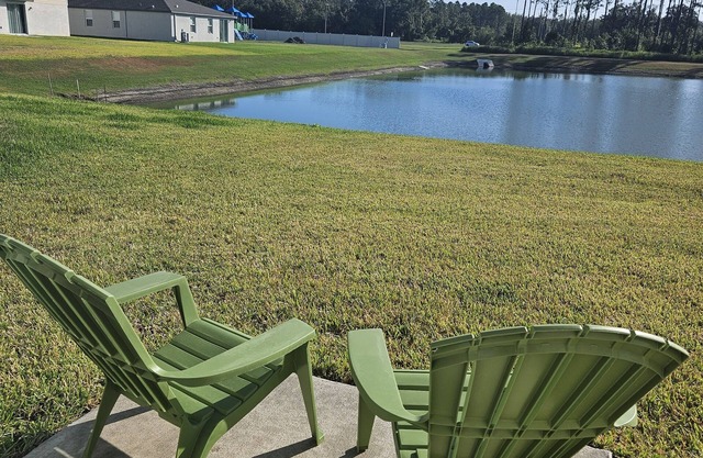 Beautiful, clean, NEW BUILD 4 bedroom home w/pond view near Tampa/Orlando