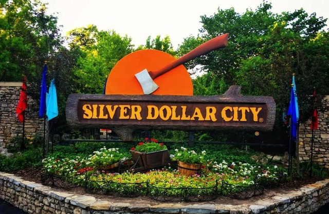 Beautiful Condo: 2 mil. to SDC, awesome Lake Views, Best value on Indian Point