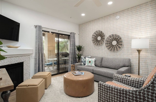 Beautiful Condo! Great location, 5 miles from UofA