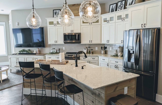 Beautiful condo in downtown Blue Ridge!