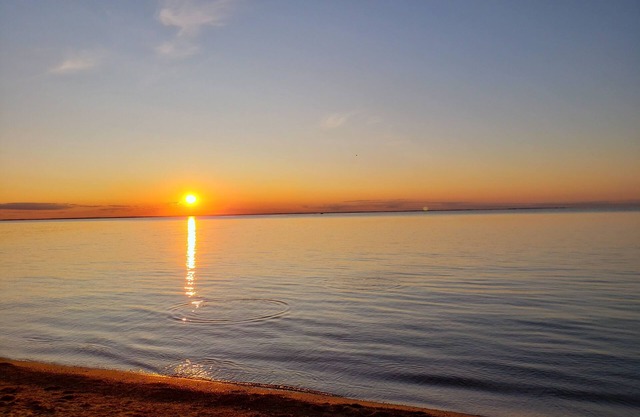 Beautiful Condo on the shore of Green Bay! Short drive to Green Bay & Door Co.