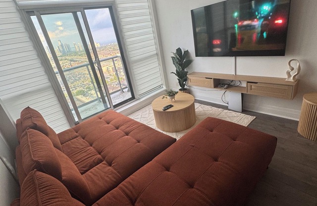 Beautiful Condo with Lake Ontario View