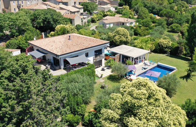 Beautiful contemporary villa with swimming pool