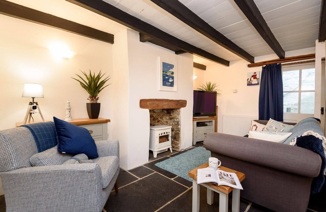 Beautiful Cottage in West Looe with parking