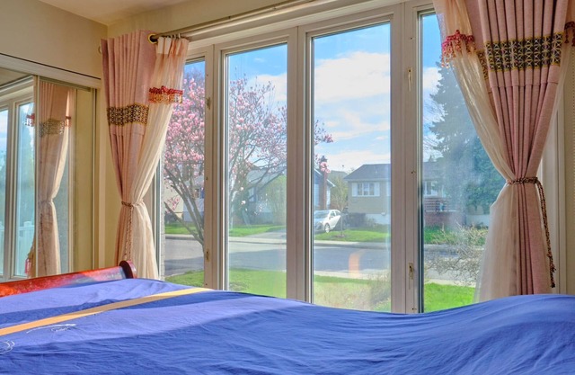 Beautiful cottage near river close to montreal