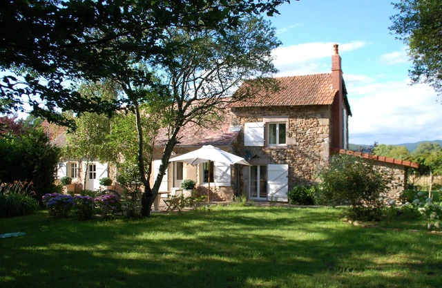 Beautiful Cottage on 2 ha of land