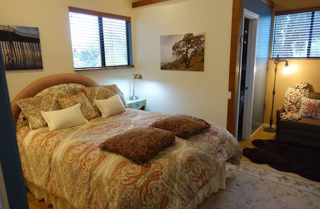 Beautiful cottage in quiet, rural setting in the heart of wine country.