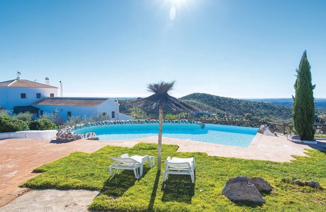 Beautiful, cozy and spacious vacation home in the beautiful Sierra de Constantina near Seville.