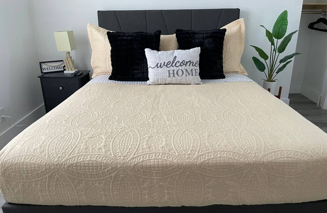 Beautiful & Cozy Guest Suite