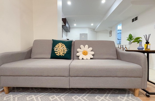 Beautiful Cozy Private Entry Basement Apartment