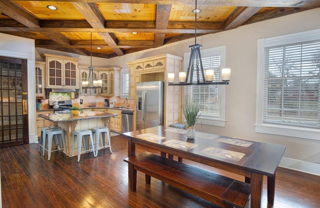 Beautiful Craftmans 4BR 2 5BA Home Near Downtown
