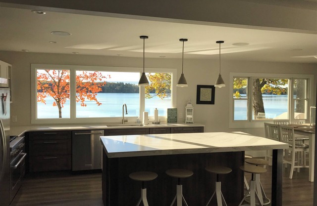 Beautiful, Crystal Clear Lake, Right on the Beach, Very Clean & Family Friendly!