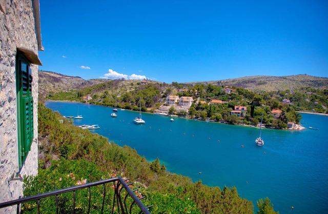 Beautiful Dalmatian style villa with magnificent garden
