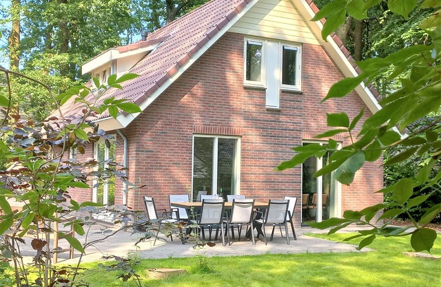 Beautiful detached bungalow for 8 people in Garderen on the beautiful Veluwe