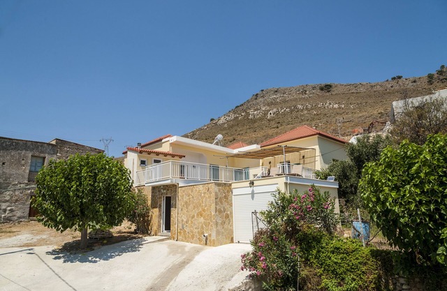 Beautiful detached house in the mountains in Astrikas