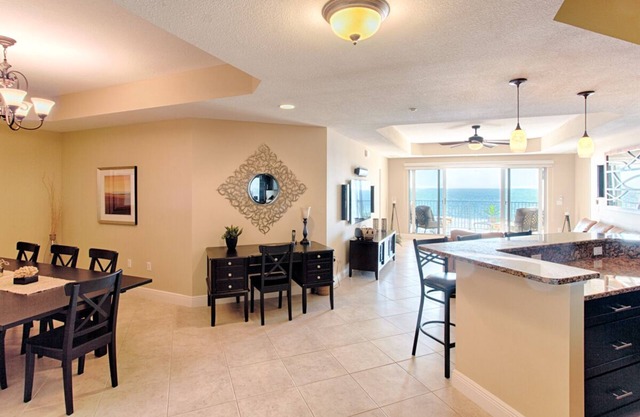 Beautiful DIRECT GULF FRONT 2 Bedroom Condo