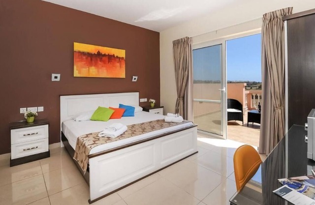 Beautiful Double Room with Terrace with Breakfast and Swimming Pool