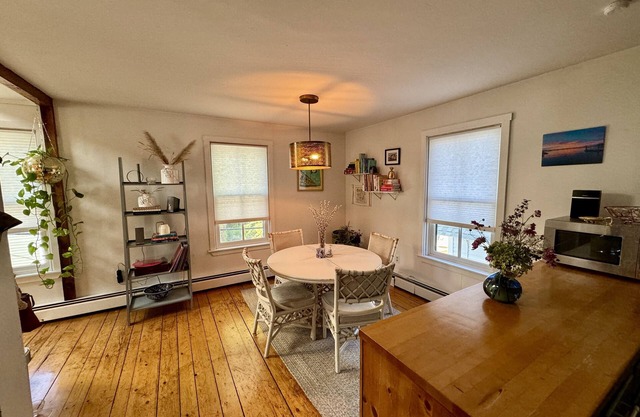 Beautiful Downtown 2 Bedroom 2 Bath apartment by the water