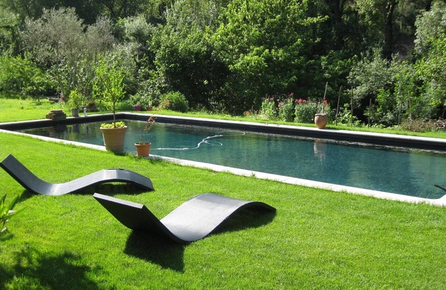 Beautiful duplex with large pool and park in 18th century house