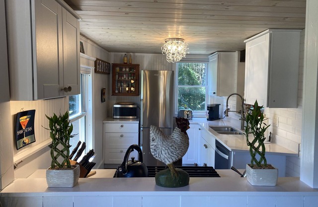 Beautiful Falmouth Furnished 3 Bedroom 2 Bath Loft Close to Portland