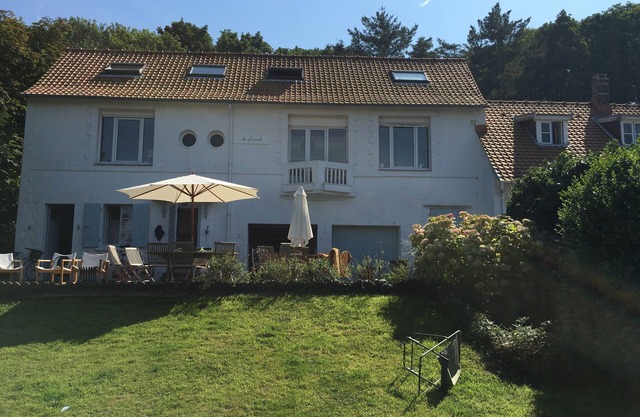Beautiful family house with large garden and sea views