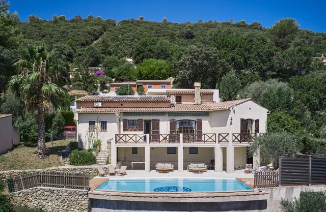 Beautiful family villa for 11 with private pool near Grasse