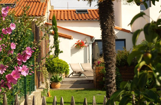 Beautiful Fisherman's House "Between Ocean and Garden".