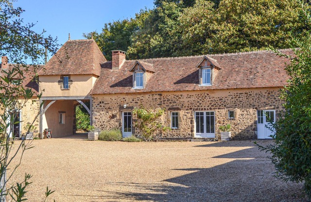Beautiful home in Domfront en Champagne