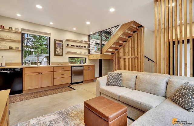 Beautiful Girdwood Cabin with Sauna & Steam Shower