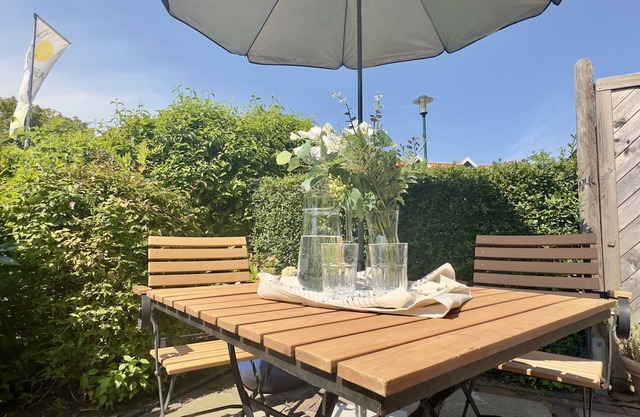 Beautiful Groot Kostall apartment: 25 sqm garden terrace for 2 people