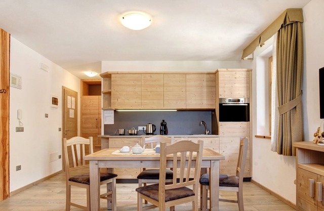 Beautiful Holiday Apartment “Appartamento Enrico” with Mountain View, Shared Garden