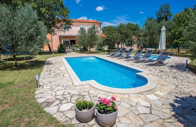 Beautiful holiday house with a newly built swimming pool near Duga Uvala