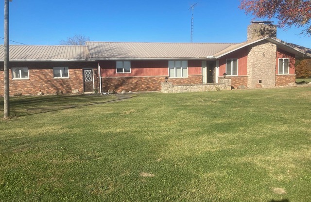 Beautiful home, huge kitchen, strong Wi-Fi , lots of room, plenty of parking