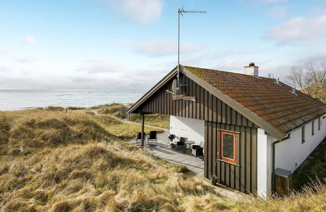 Beautiful home in Aakirkeby with WiFi