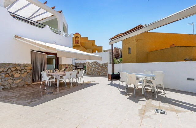Beautiful home in Aguilas with WiFi