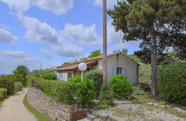 Beautiful home in Bessas