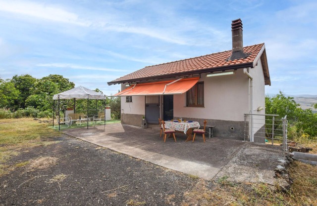 Beautiful home in Bronte with WiFi