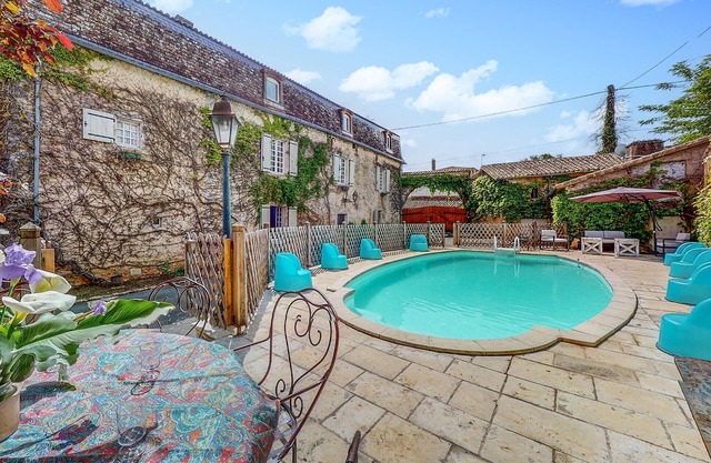 Beautiful home in Couhe