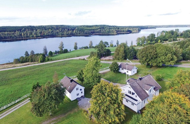 Beautiful home in Dalum with kitchen