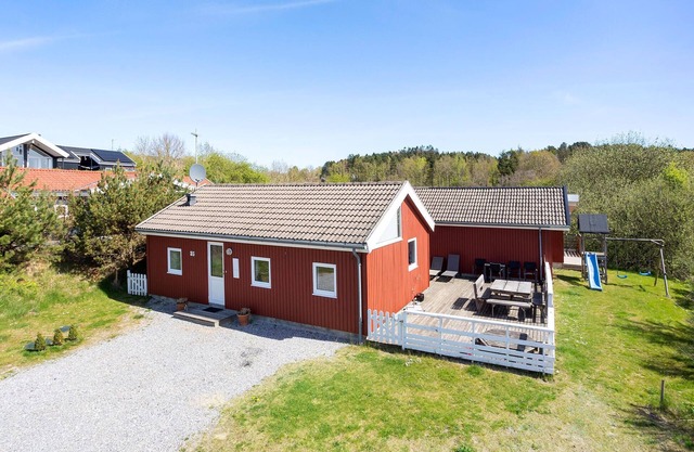 Beautiful home in Ebeltoft with sauna
