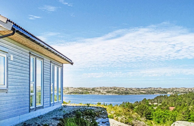 Beautiful home in Fitjar