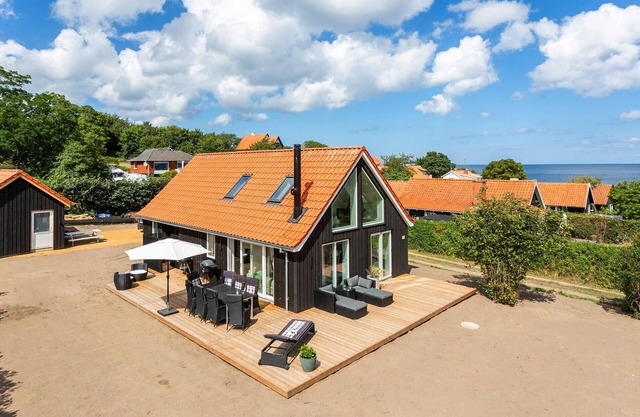 Beautiful home in Gudhjem with WiFi