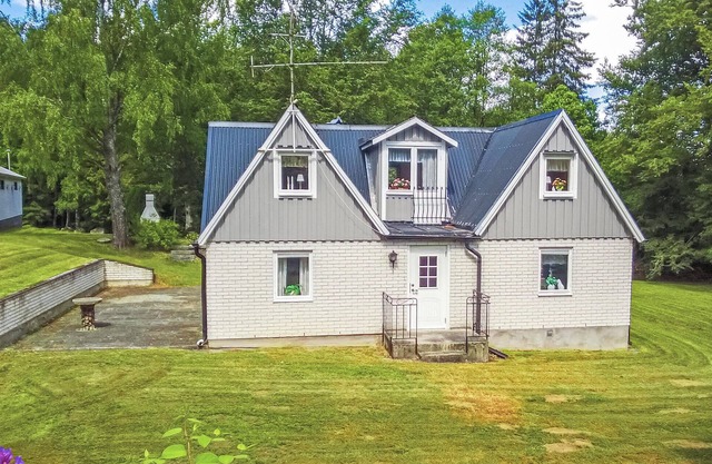 Beautiful home in Hästveda with kitchen