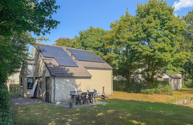 Beautiful home in Hoeven with WiFi