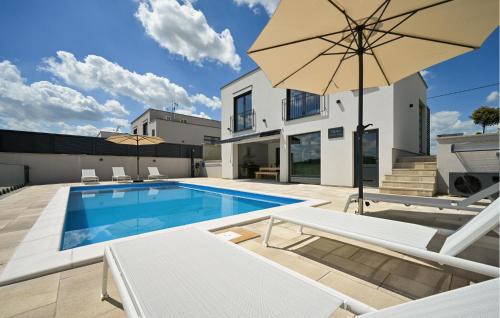 Beautiful Home In Maglenca With Sauna