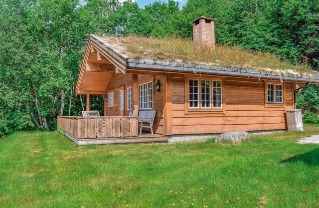 Beautiful home in Olden with 3 Bedrooms and WiFi