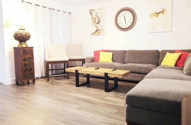Beautiful Home Near Downtown, UofH, NRG, MD, ZOO