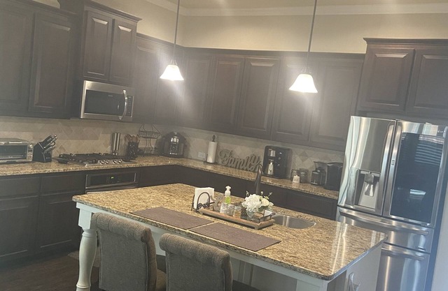 Beautiful home near restaurants and events